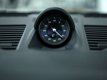 Car image 32