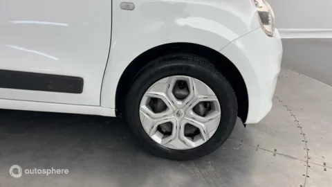 Car image 20