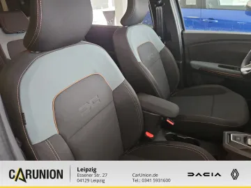 Car image 14