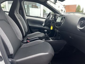 Car image 11