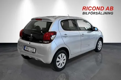 Car image 5