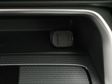 Car image 33