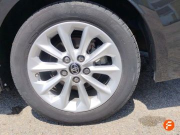 Car image 26