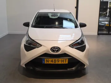 Car image 3