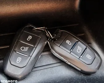 Car image 35