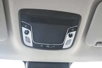 Car image 26