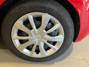 Car image 30