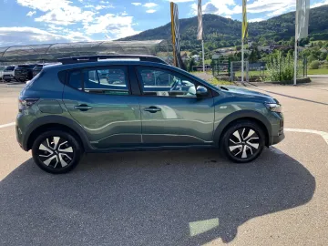 Car image 4