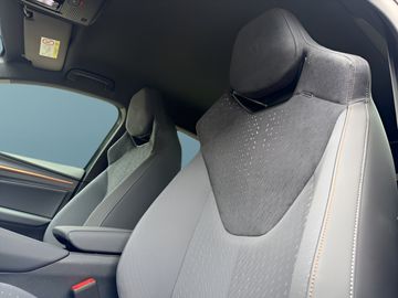 Car image 27