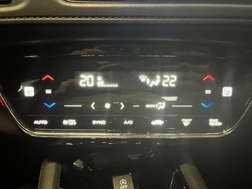 Car image 26