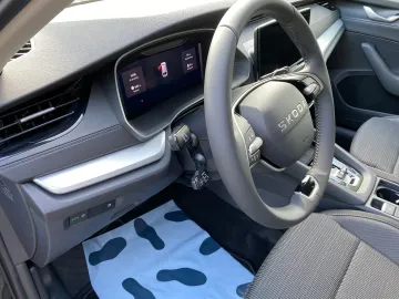Car image 30