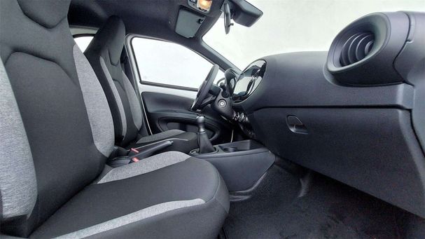 Toyota Aygo X 1.0 53 kW image number 16