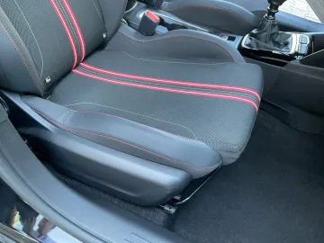 Car image 30