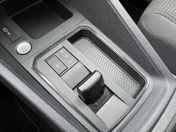 Car image 33