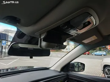 Car image 28