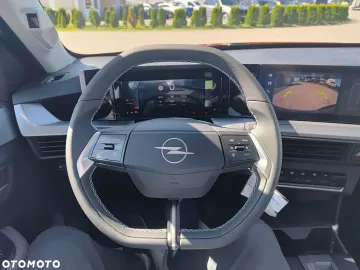 Car image 32