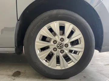 Car image 27
