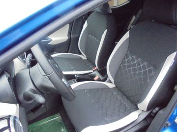 Car image 11