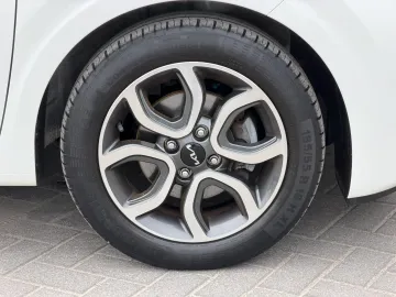 Car image 38