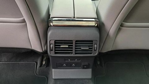 Car image 35