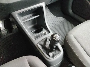 Car image 30
