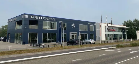 Car image 5
