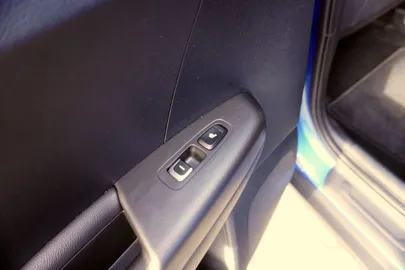 Car image 33