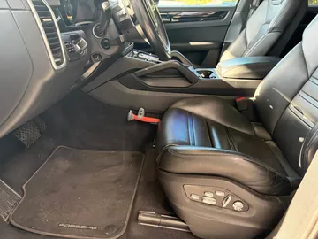 Car image 29