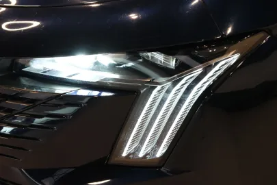 Car image 24