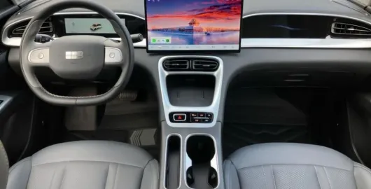 Car image 4