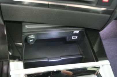 Car image 37