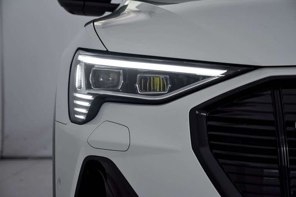 Audi e-tron 50 quattro S-line 230 kW image number 3