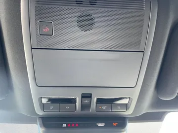 Car image 29