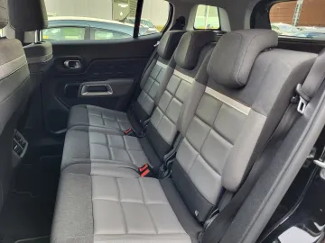 Car image 28