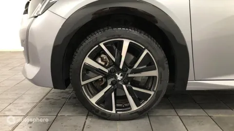 Car image 20