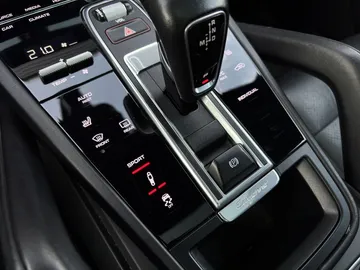 Car image 27