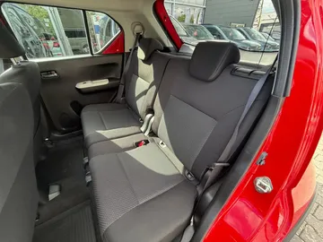 Car image 12