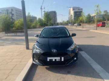 Car image 3