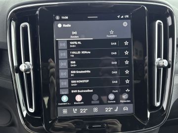 Car image 32