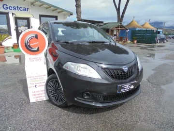 Car image 4