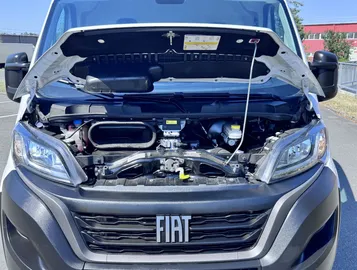 Car image 26