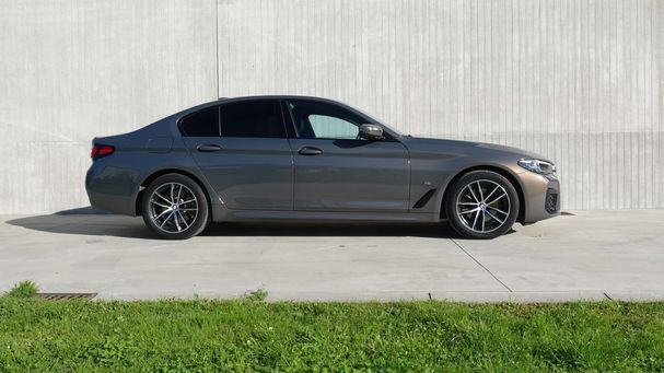 BMW 520i 135 kW image number 16