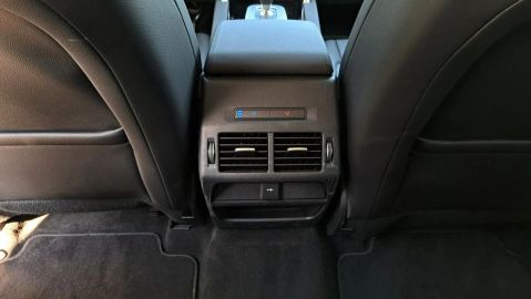 Car image 32