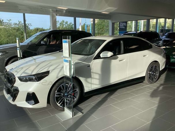 BMW i5 eDrive40 250 kW image number 1