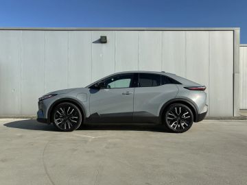 Car image 3