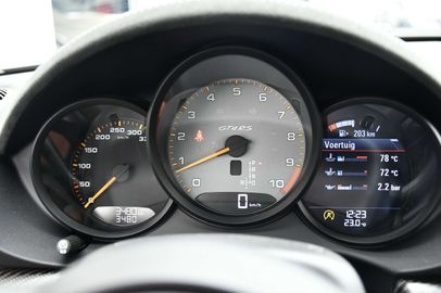 Car image 32