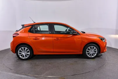 Car image 4