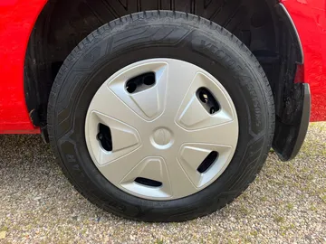 Car image 28