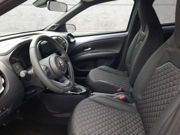 Car image 10