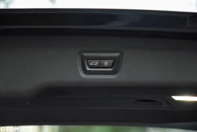 Car image 34